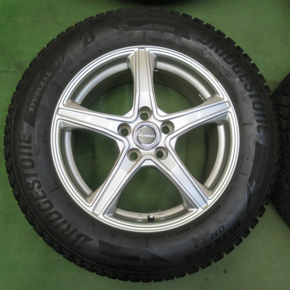 バリ溝！21年！キレイ！9分★スタッドレス 225/65R17 ブリヂストン ブリザック DM-V3 BALMINUM バルミナ 17インチ PCD114.3/5H★5110708イス