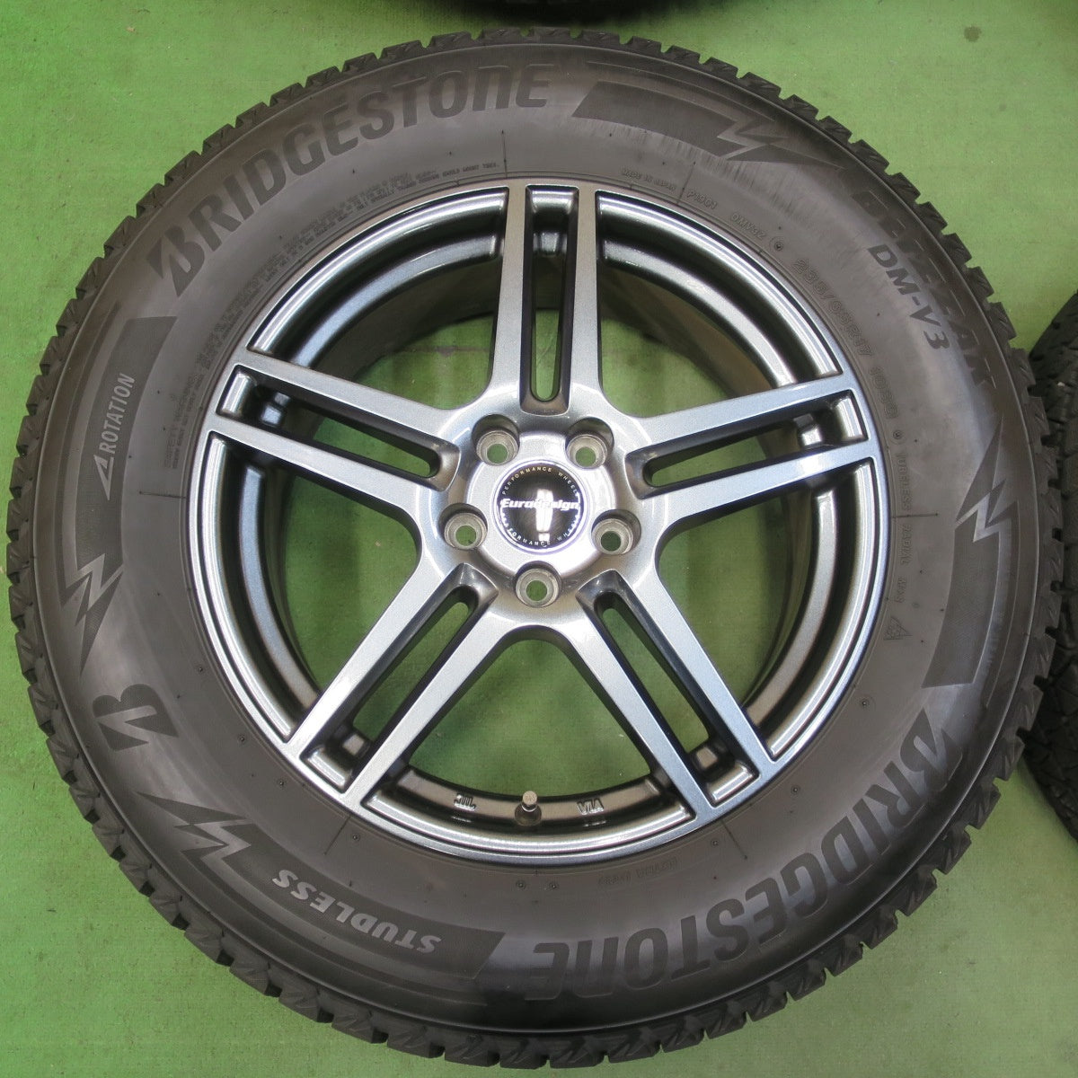 バリ溝！22年！キレイ！9分★ボルボ 等 Eurodesign EIGER 阿部商会 235/65R17 スタッドレス ブリヂストン ブリザック DM-V3 ユーロデザイン アイガー 17インチ PCD108/5H★5122909イス