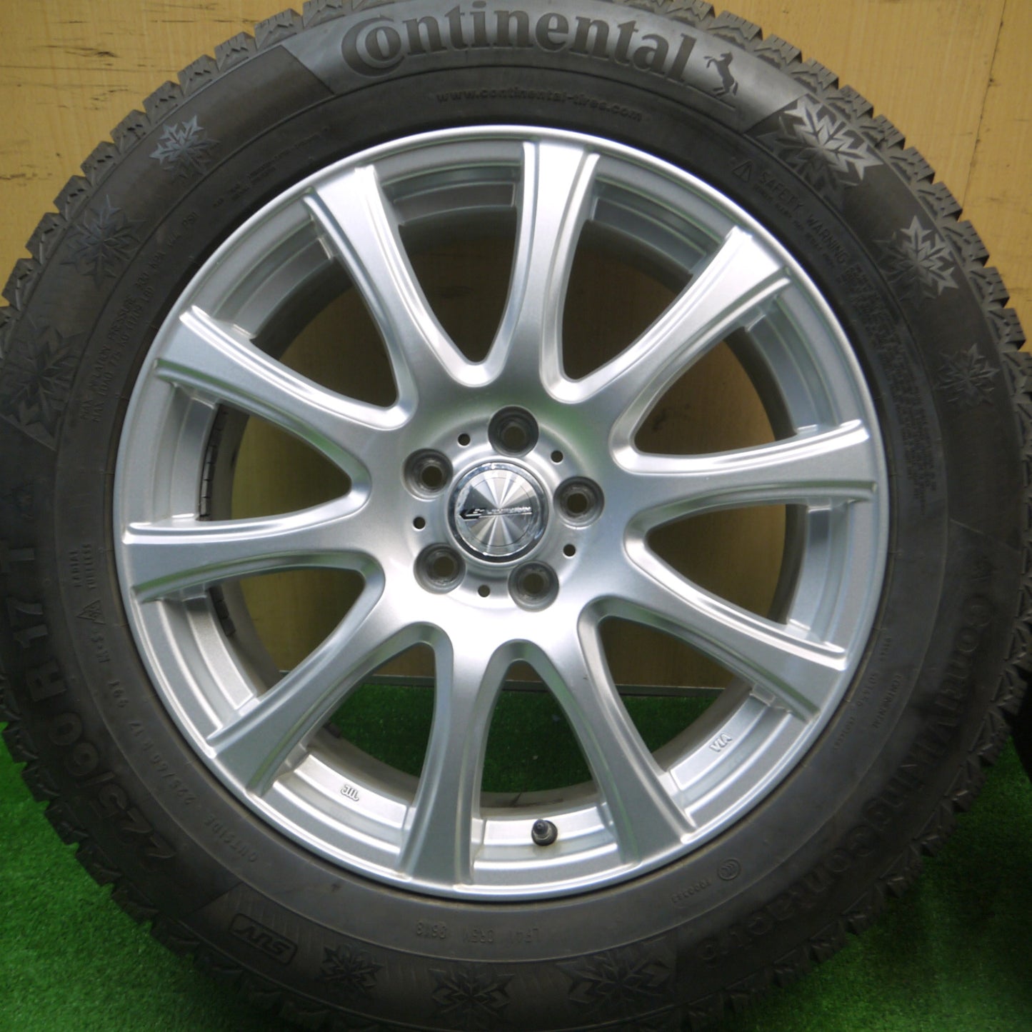 [送料無料] バリ溝！キレイ！8.5分★フォレスター XV 等 225/60R17 スタッドレス コンチネンタル コンチバイキング コンタクト6 LAUFBAHN 17インチ PCD100/5H★4122002Hス