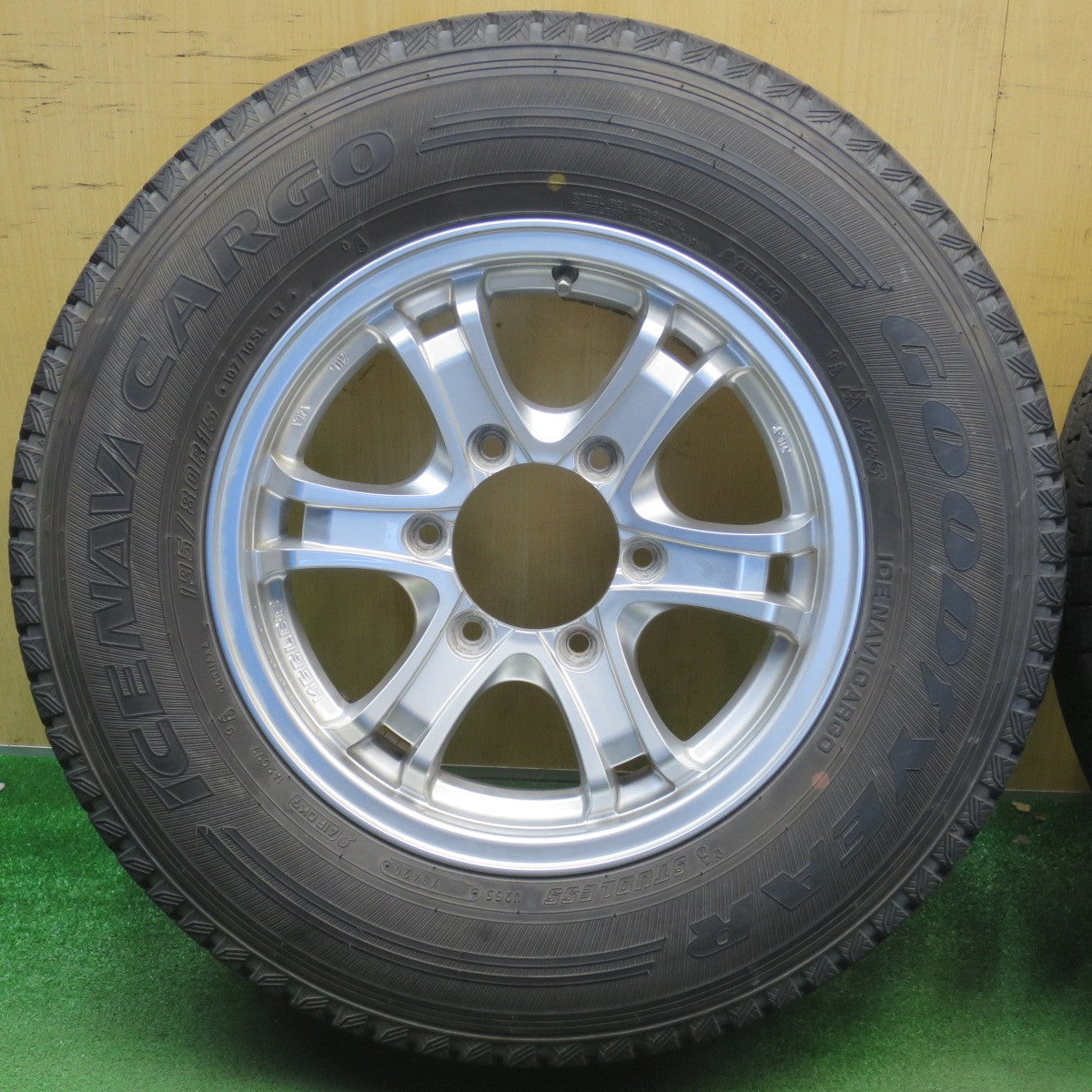 バリ溝！キレイ！9.5分★KEELER FORCE 195/80R15 107/105L スタッドレス グッドイヤー アイスナビ CARGO キーラー フォース 15インチ PCD139.7/6H★6051902NJス