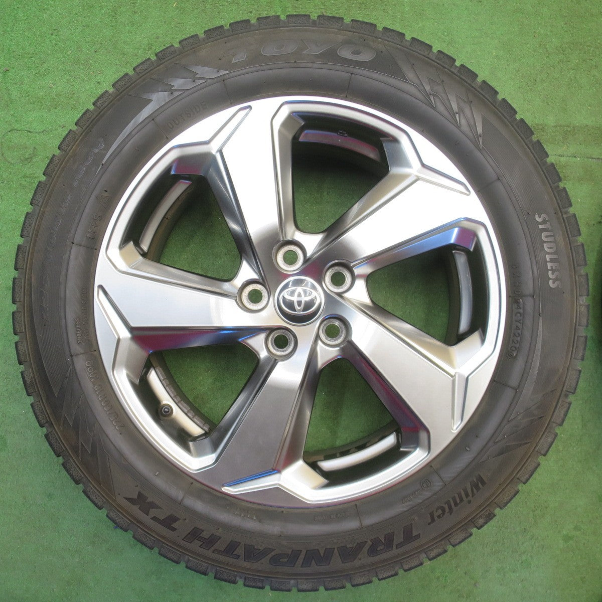 バリ溝！キレイ！9.5分★トヨタ RAV4 Gグレード 純正 225/60R18 スタッドレス トーヨー ウインター トランパス TX 18インチ PCD114.3/5H★6051003NJス