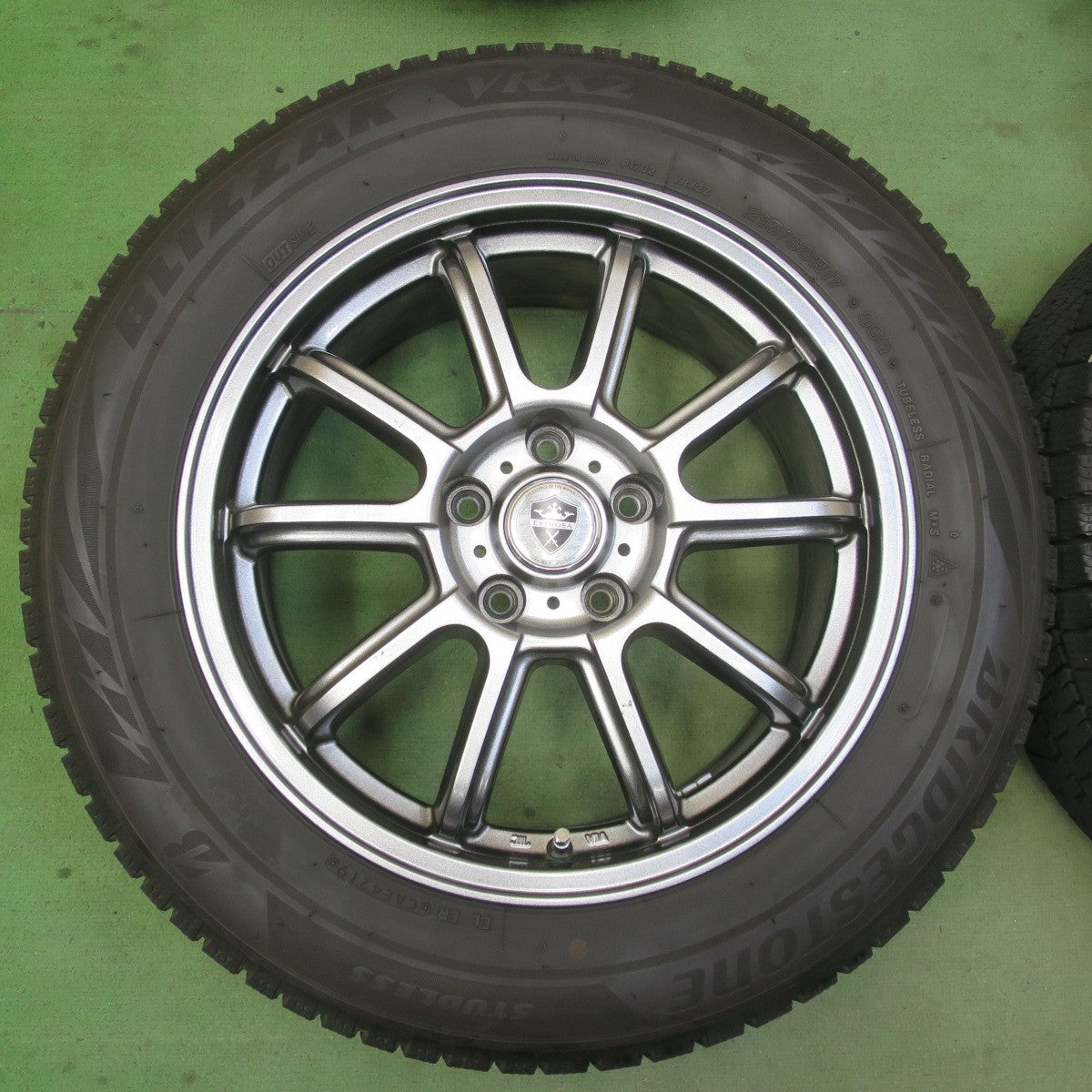バリ溝！9分★スタッドレス 215/60R17 ブリヂストン ブリザック VRX2 ESTROSA エステローザ 17インチ PCD114.3/5H★6040603イス