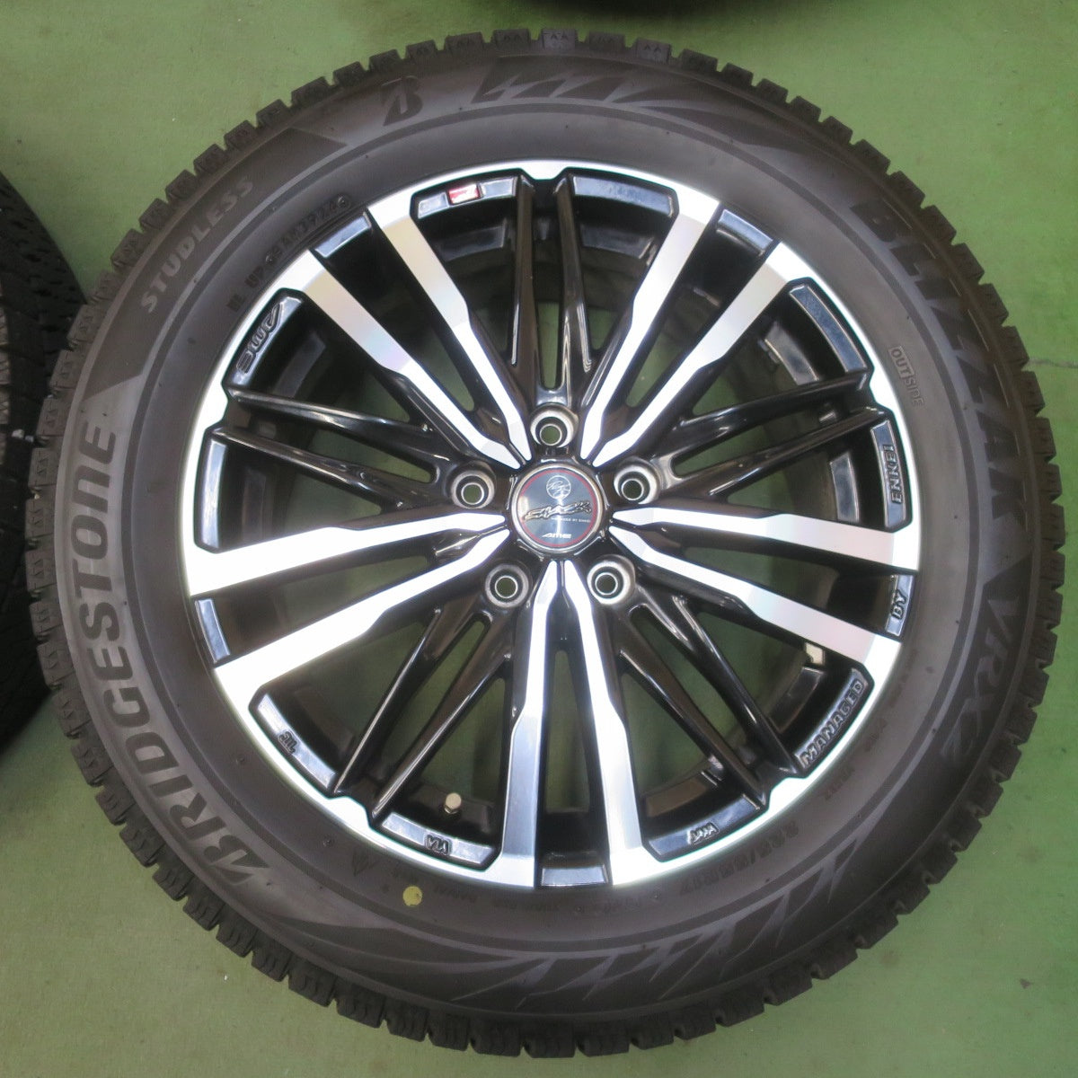 バリ溝！24年！キレイ！9.5分◎スタッドレス 225/55R17 ブリヂストン ブリザック VRX2 SMACK CREST ENKEI AME スマック エンケイ 17インチ PCD114.3/5H◎6061507イス
