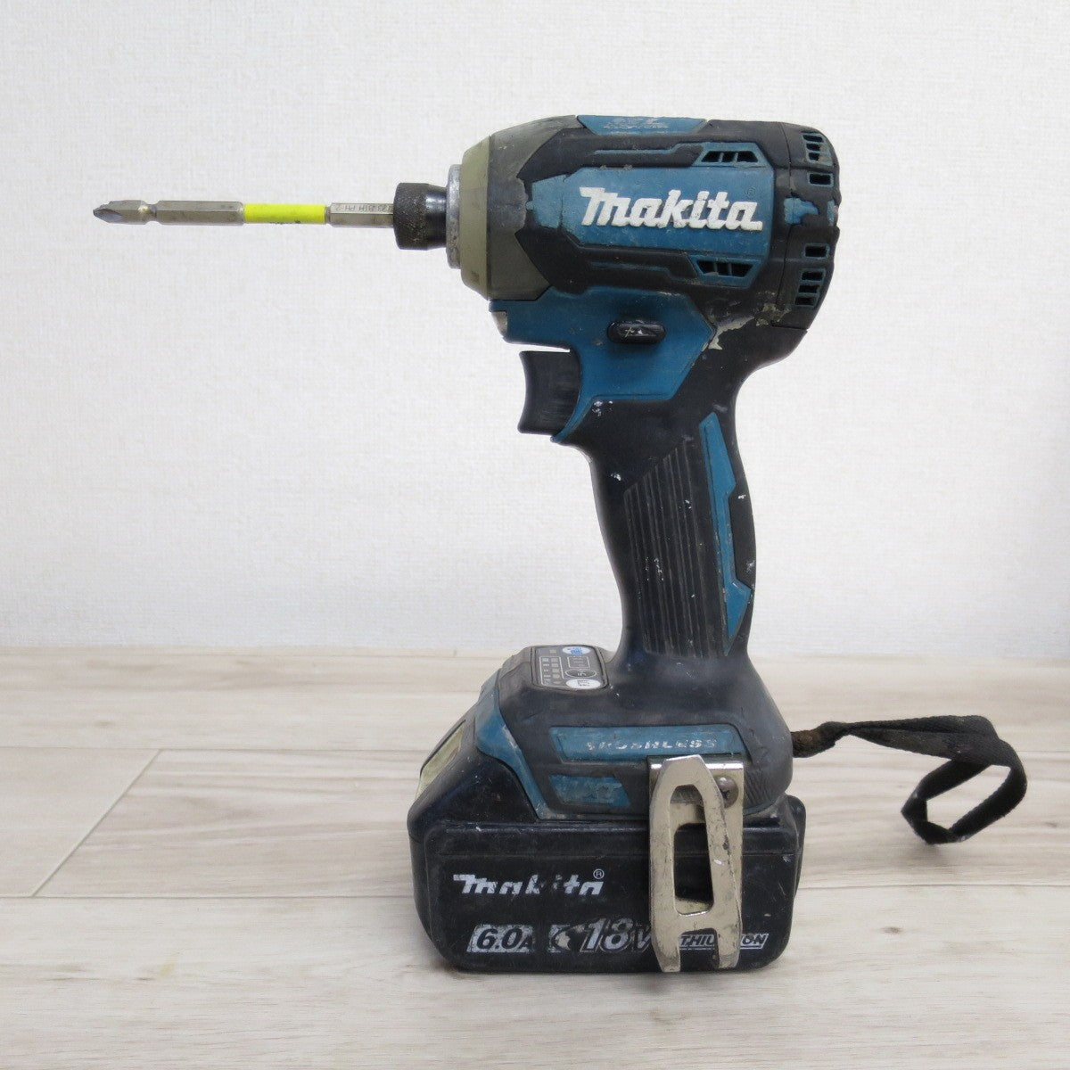 [送料無料] バッテリー2個◇マキタ 充電式 インパクトドライバ TD170D 電動 工具 充電器 DC18RC◇