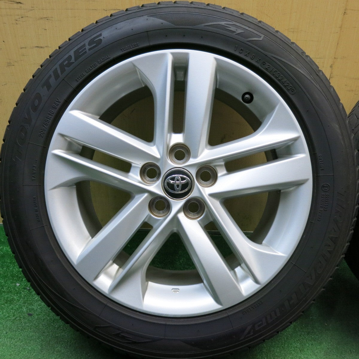 バリ溝！23年！9.5分★トヨタ カローラ スポーツ 純正 205/55R16 トーヨー トランパス MP7 16インチ PCD100/5H★6031403HAノ
