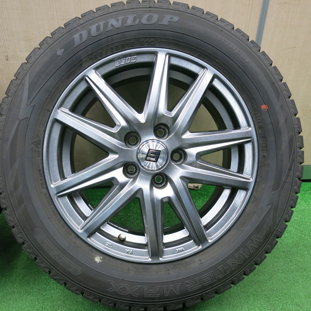 [送料無料] バリ溝！22年！キレイ！8.5分★プリウス 等 195/65R15 スタッドレス ダンロップ ウインターマックス WM02 SEIN ザイン 15インチ PCD100/5H★4112505TNス