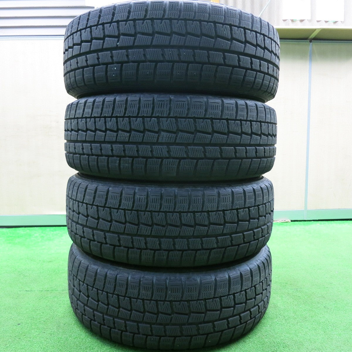 [送料無料] バリ溝！キレイ！8.5分★プリウス 等 195/65R15 スタッドレス ダンロップ ウインターマックス WM01 SIBILLA GG シビラ 15インチ PCD100/5H★4113001HAス