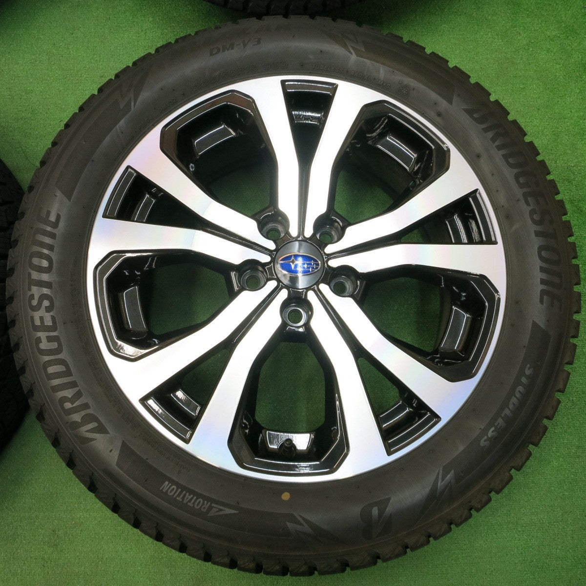 *送料無料* バリ溝！キレイ！9.5分以上★スバル SK フォレスター 純正 225/55R18 スタッドレス ブリヂストン ブリザック DM-V3 PCD114.3/5H★4022609イス
