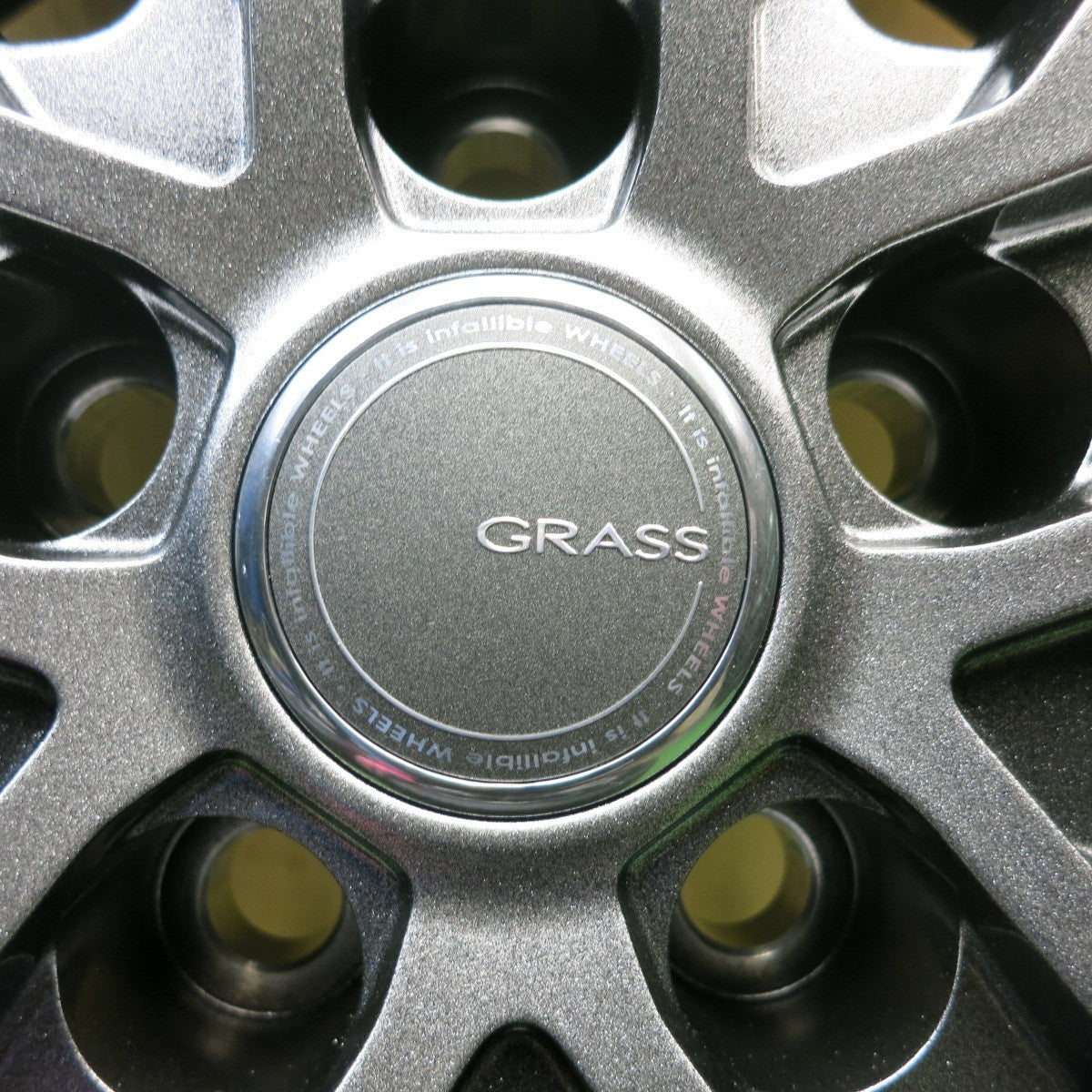 未使用！24年★スタッドレス 225/60R18 ヨコハマ アイスガード G075 GRASS グラス 18インチ PCD114.3/5H★5121305HAス