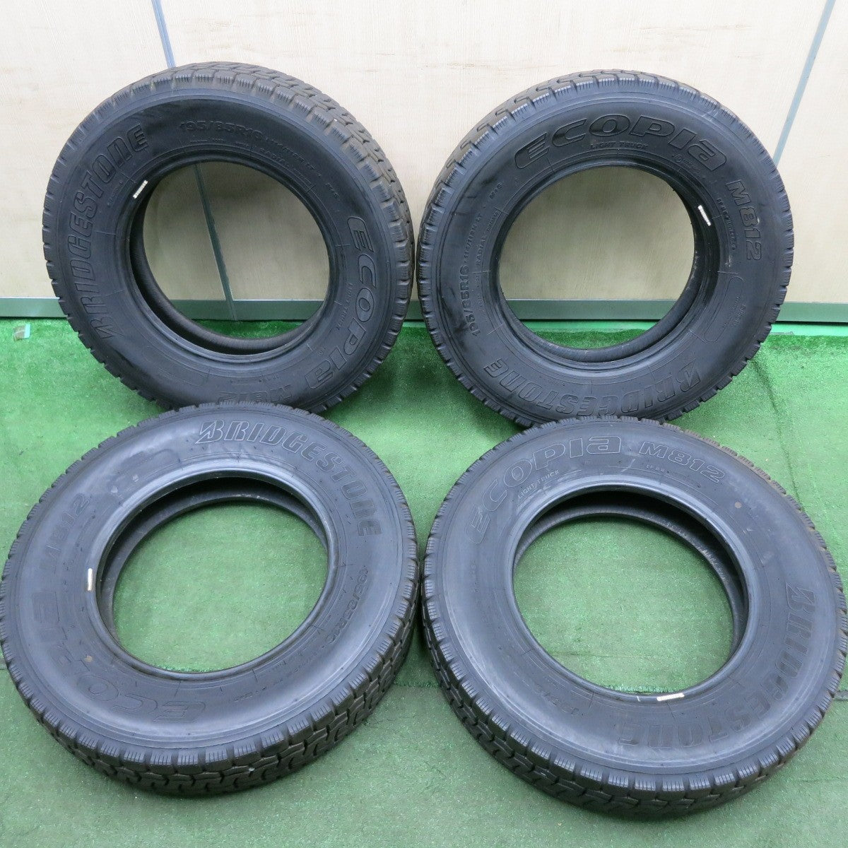 *送料無料* バリ溝！20年！8.5分★トラック タイヤ 195/85R16 114/112N ブリヂストン エコピア M812 ミックス オールシーズン 16インチ★4071404HAノタ