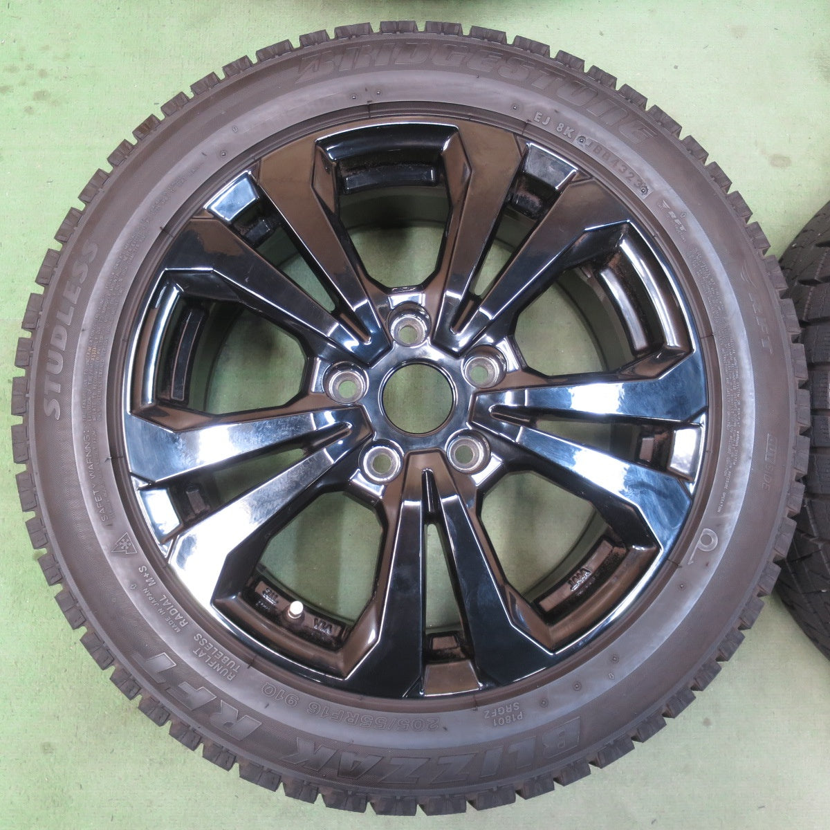 バリ溝！23年！9.5分以上★BMW MINI 等 TAS Advance Line SV-1 205/55R16 スタッドレス ブリヂストン ブリザック RFT アドバンス ライン 16インチ PCD112/5H★6032701イス