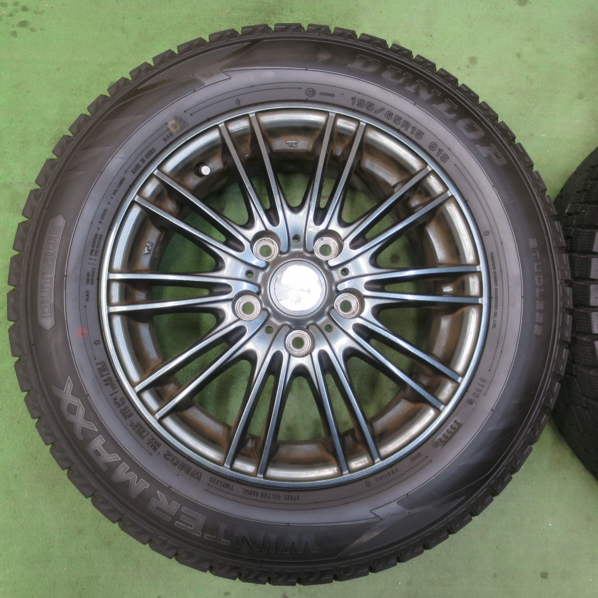 バリ溝！22年！ほぼ10分★スタッドレス 195/65R15 ダンロップ ウインターマックス WM02 VELVA AGUDO ヴェルヴァ アグード 15インチ PCD114.3/5H★6012901イス