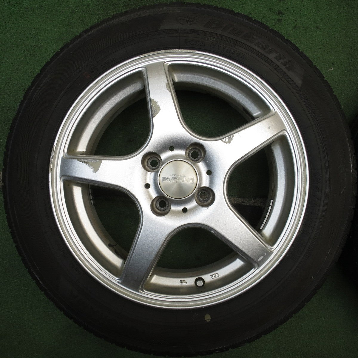 バリ溝！24年！8.5分★185/60R15 ブリヂストン ブルーアース AE01F STYLE PRASINO スタイル プラシノ 15インチ PCD100/4H★5082905NJノ