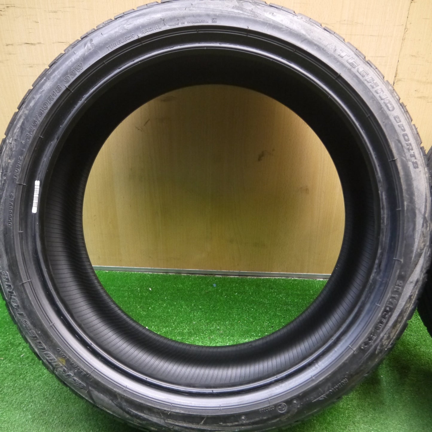 [送料無料] ほぼ新車外し！22年★225/40R18 ブリヂストン テクノスポーツ タイヤ 18インチ 86 BRZ プリウス カローラ インプレッサ 等★5030404Hノタ