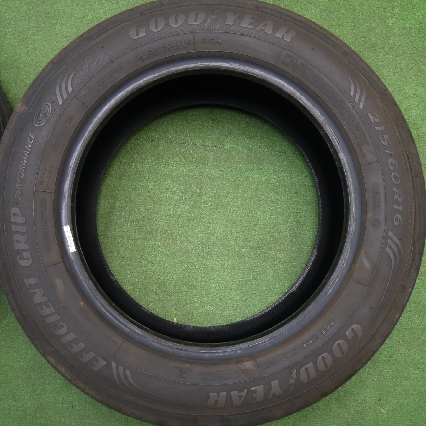 バリ溝！24年！9.5分★215/60R16 グッドイヤー EFFICIENT GRIP PERFORMANCE タイヤ 16インチ クラウン カムリ ヴェゼル WR-V 等★5121907Hノタ