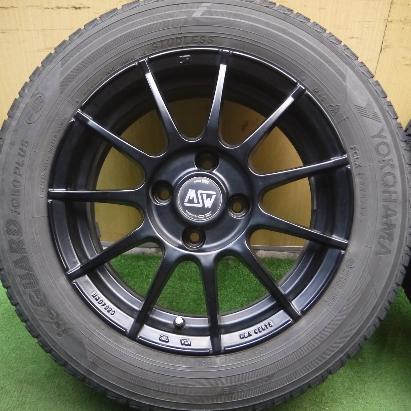 *送料無料* キレイ★シトロエン プジョー等 MSW O・Z 185/65R15 スタッドレス ヨコハマ アイスガード iG50 プラス OZ PCD108/4H★4071202Hス