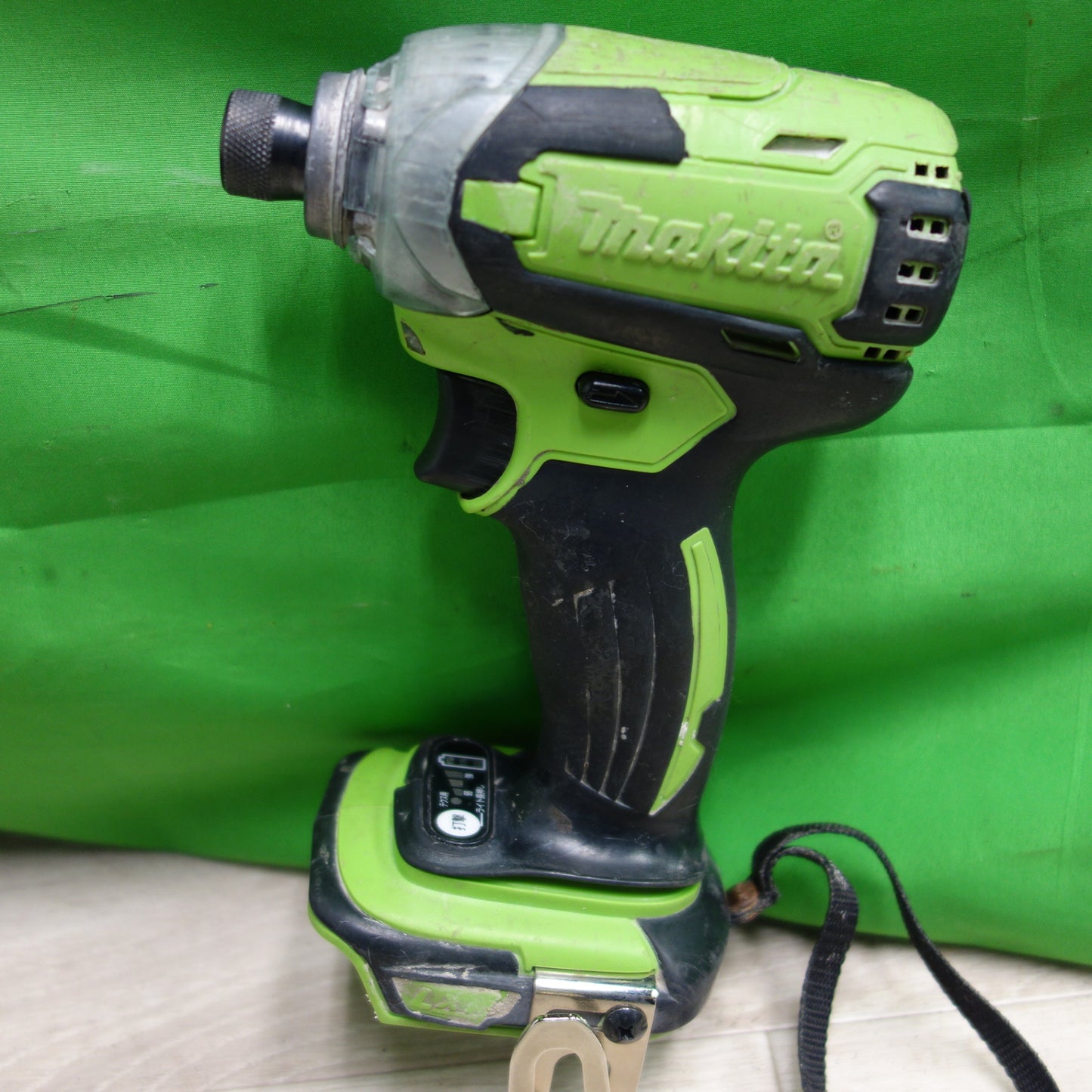 [送料無料] ☆マキタ 18V 充電式 インパクトドライバ TD147D 本体のみ 電動 工具 DIY 大工 道具 ライム色 黄緑☆