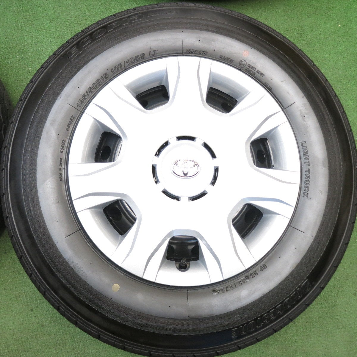 新車外し！26年◎トヨタ 200系 ハイエース 純正 スチール 195/80R15 107/105S ブリヂストン エコピア RD613 15インチ PCD139.7/6H◎6082206HAノ