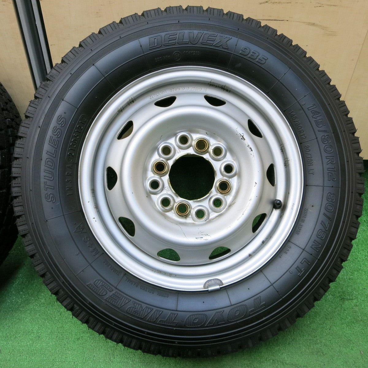 *送料無料* バリ溝！21年！ほぼ10分★スタッドレス 145/80R12 80/78N トーヨー デルベックス 935 スチール ホイール PCD100 110 114.3/4H マルチ★4052106イス