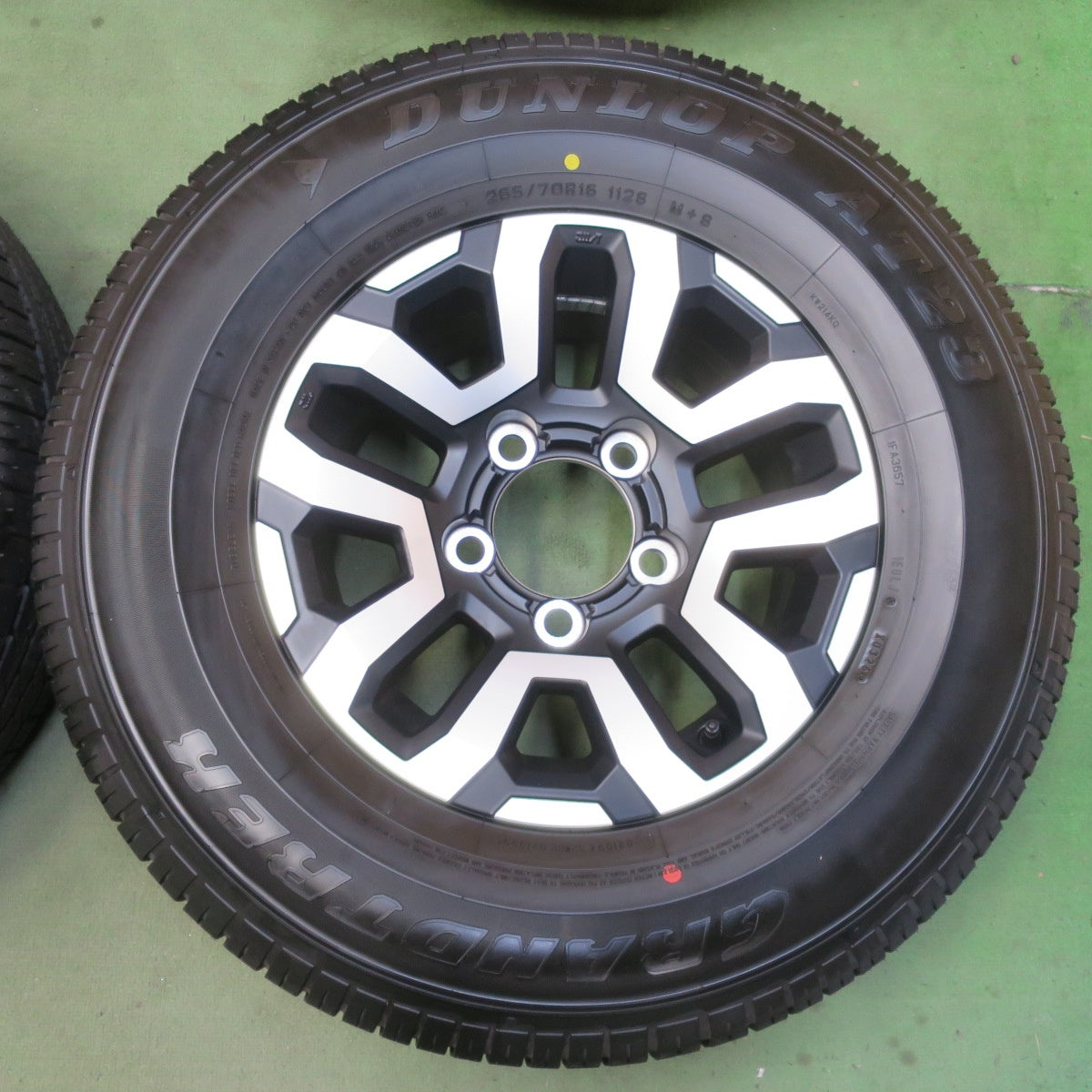 新車外し！26年★トヨタ ランクル 70 純正 再再販 265/70R16 ダンロップ AR23 グラントレック 16インチ 再々販 PCD150/5H★6050501イノ