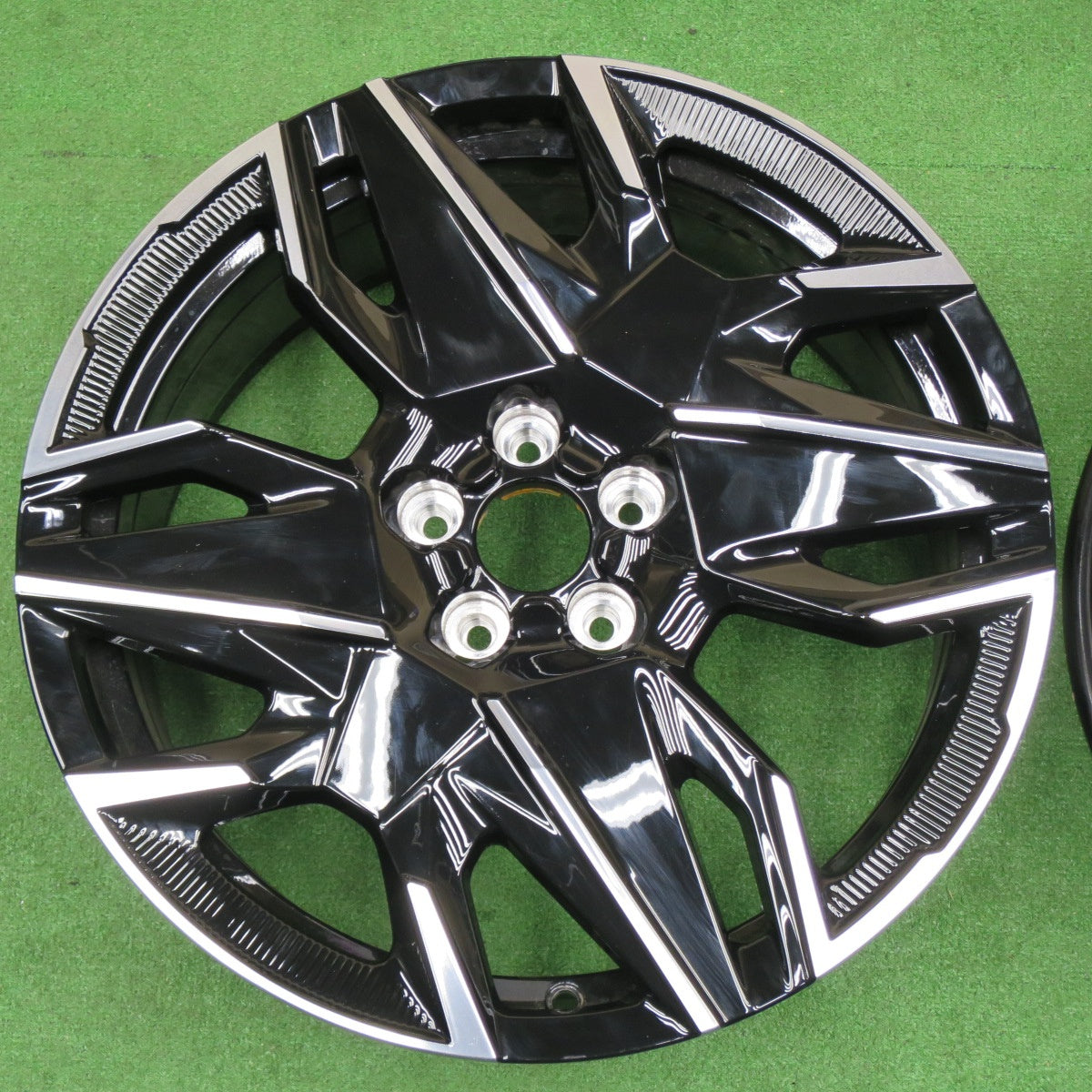 キレイ★プジョー 3008 現行 純正 ホイール 19インチ 19×7.5J PCD108/5H★6022203NKホ