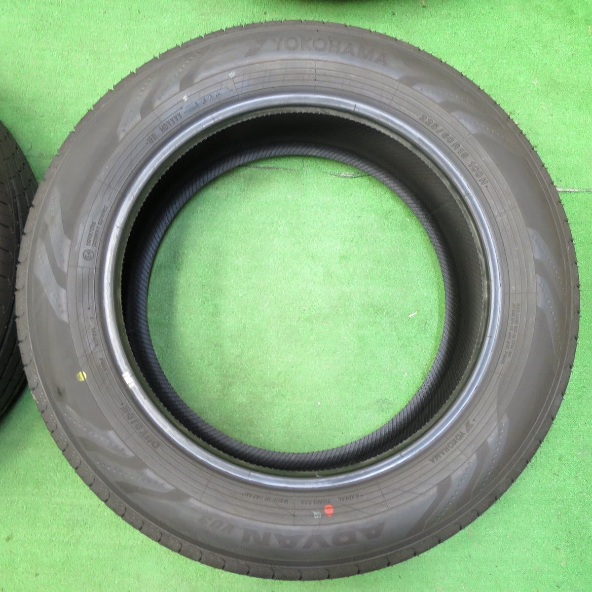 *送料無料* 新車外し！24年★225/60R18 ヨコハマ アドバン V03 タイヤ 18インチ レクサス NX ハリアー アルファード ヴェルファイア 等★4063007イノタ
