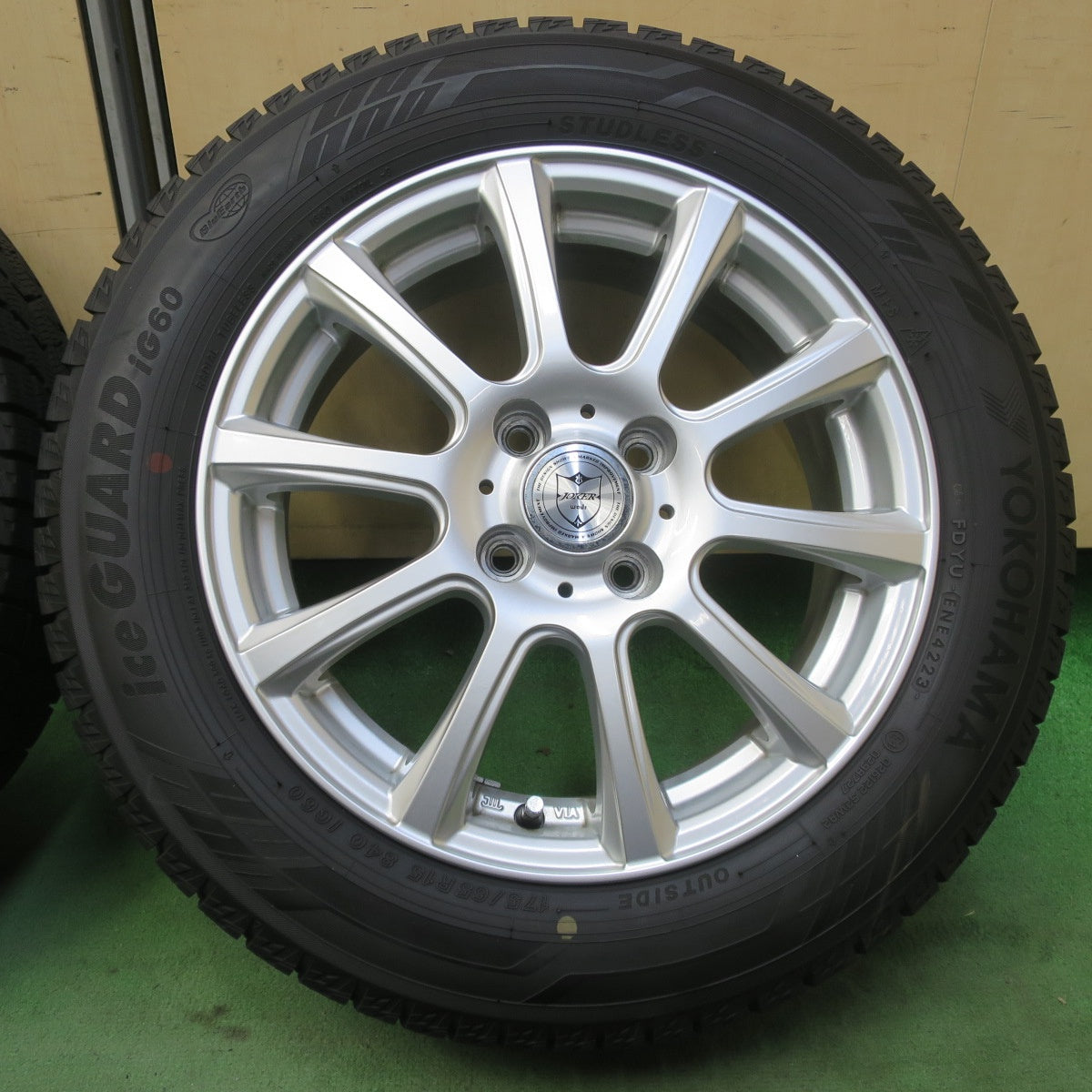 ほぼ未使用！23年！キレイ◎スタッドレス 175/65R15 ヨコハマ アイスガード iG60 JOKER ジョーカー 15インチ PCD100/4H◎6081912イス
