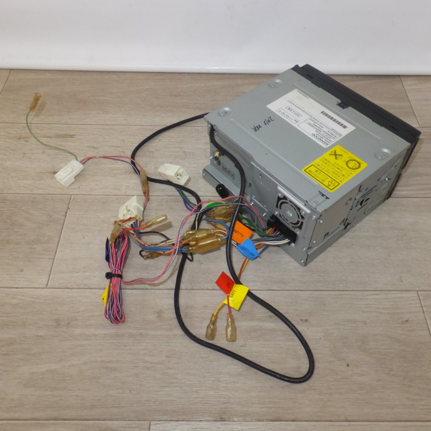 [送料無料] ★ケンウッド KENWOOD メモリーナビゲーション MDV-L401[48]★