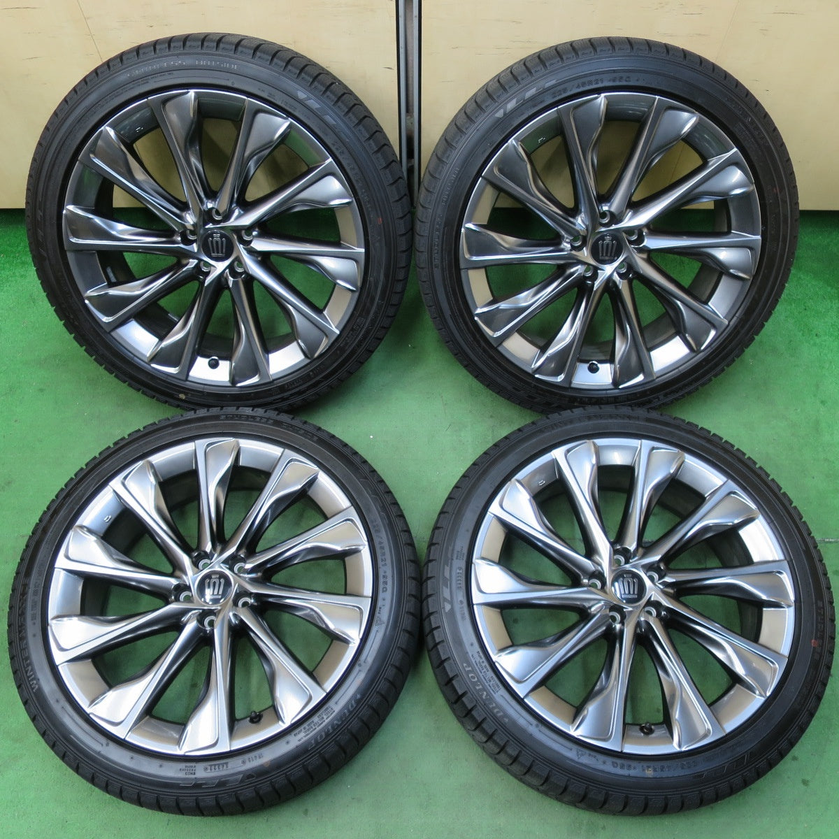 [送料無料] バリ溝！22年！キレイ！9.5分以上★トヨタ クラウン クロスオーバー 純正 225/45R21 スタッドレス ダンロップ ウインターマックス03 21インチ PCD114.3/5H★5021416イス