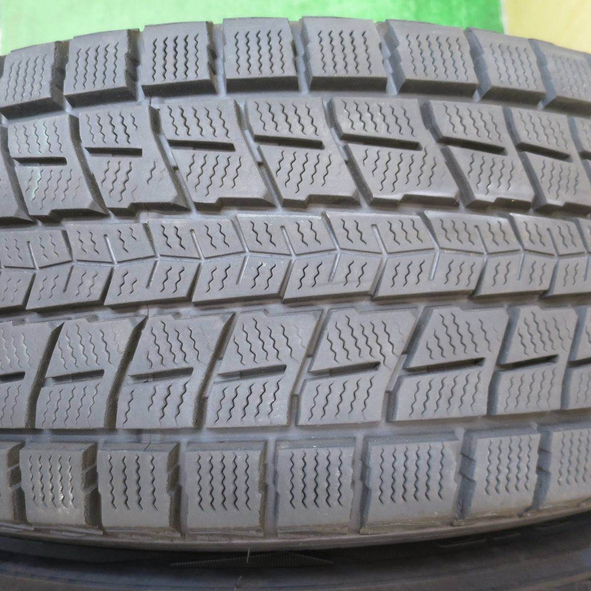 バリ溝！22年！キレイ！9.5分★スタッドレス 235/60R18 ダンロップ ウインターマックス SJ8 SJ8+ Exceeder エクシーダー 18インチ PCD114.3/5H★5081803NJス