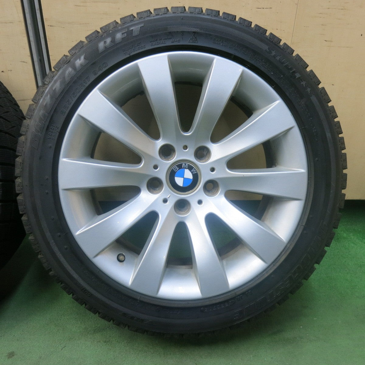 バリ溝！9.5分★BMW 5シリーズ E60 E61 純正 225/50R17 スタッドレス ブリヂストン ブリザック RFT 17インチ PCD120/5H★6011301SKス