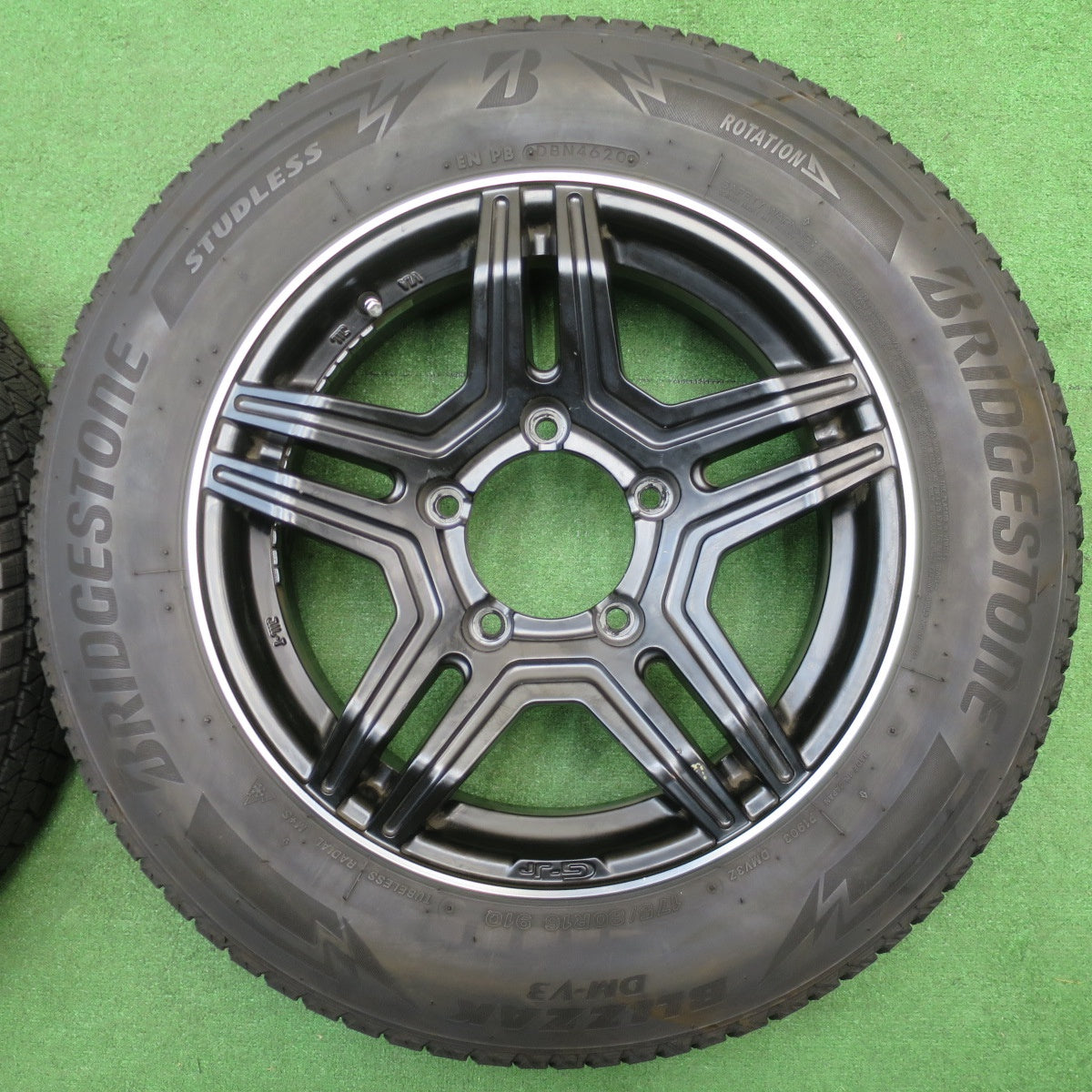 バリ溝！8.5分★PREMIX GRAVAS-Jr 175/80R16 スタッドレス ブリヂストン ブリザック DM-V3 プレミックス グラバスジュニア 16インチ PCD139.7/5H★5121803NJス