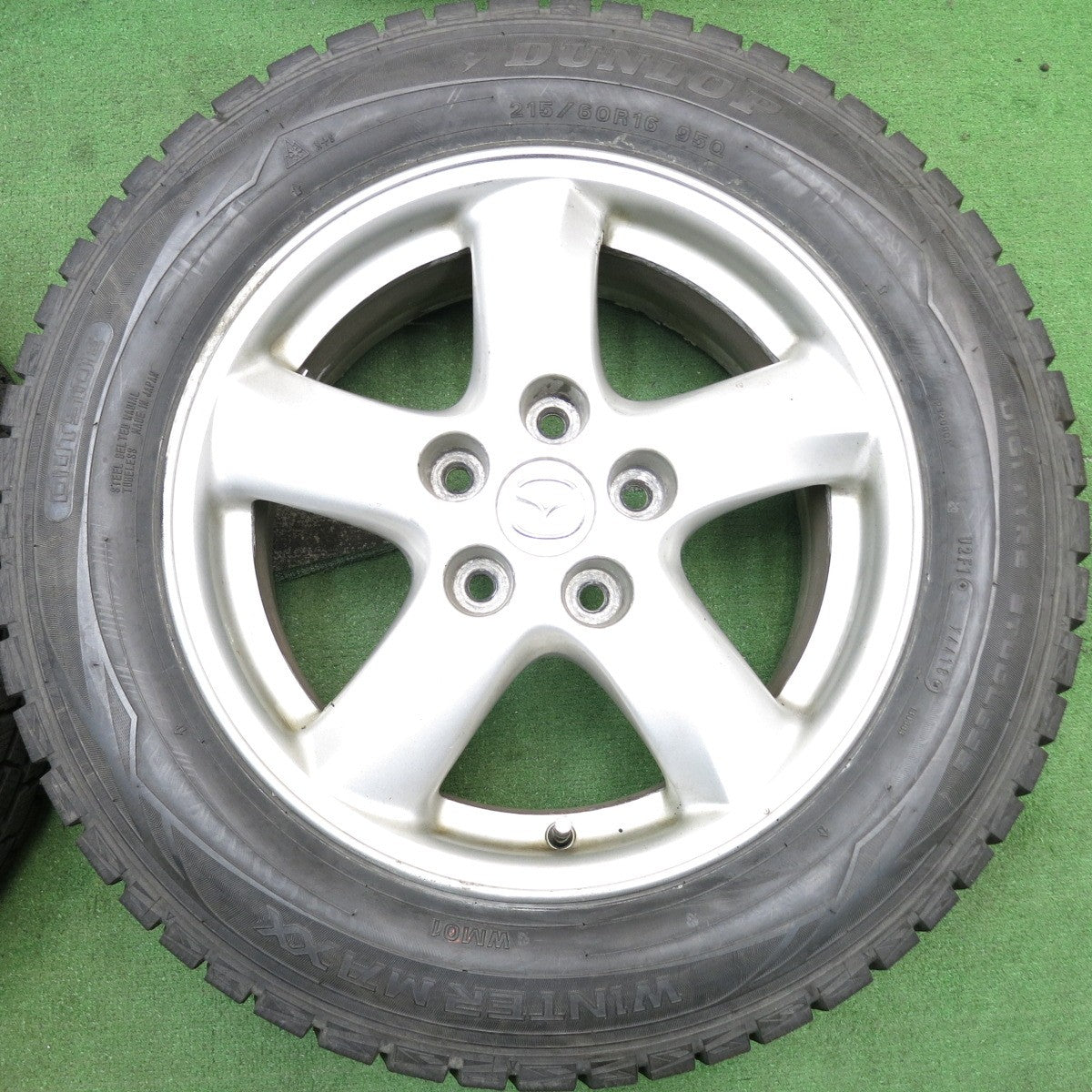 バリ溝！9.5分以上★マツダ MPV 純正 215/60R16 スタッドレス ダンロップ ウインターマックス WM01 16インチ PCD114.3/5H★5061204AKス