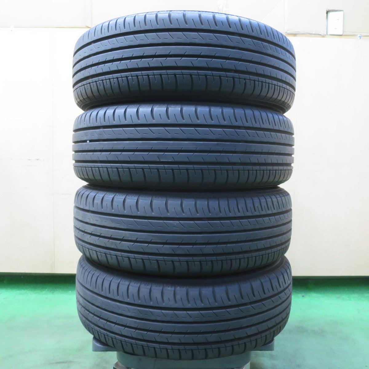 バリ溝！23年！キレイ！8.5分★トヨタ アクア クロスオーバー 純正 185/60R16 ヨコハマ BluEarth-GT AE51 16インチ PCD100/4H★5042603イノ