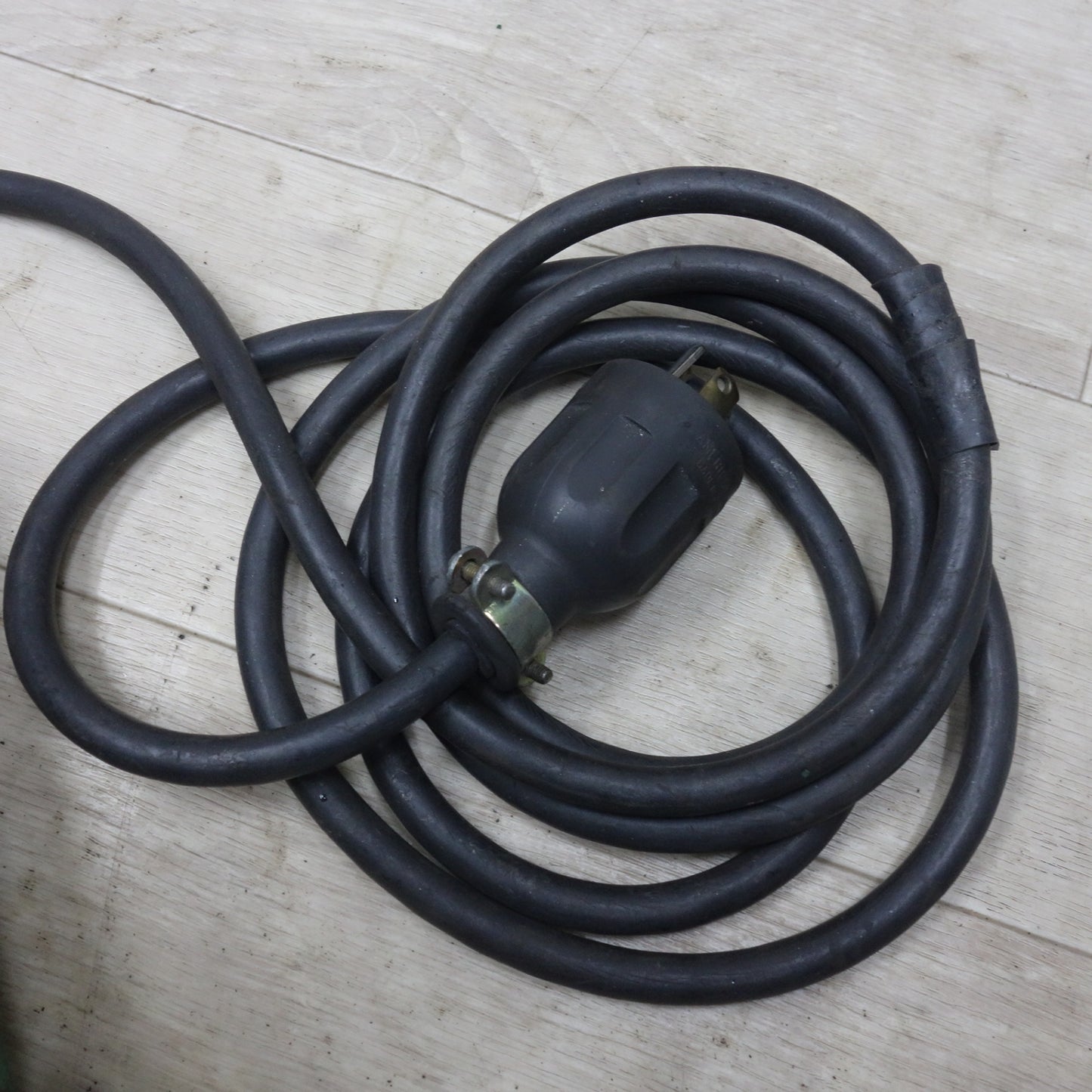[送料無料] 2台セット！まとめ売り◆日立 1.6mm 折板 ニブラ CN16 電動 工具 切断機 コード式 100V HITACHI◆