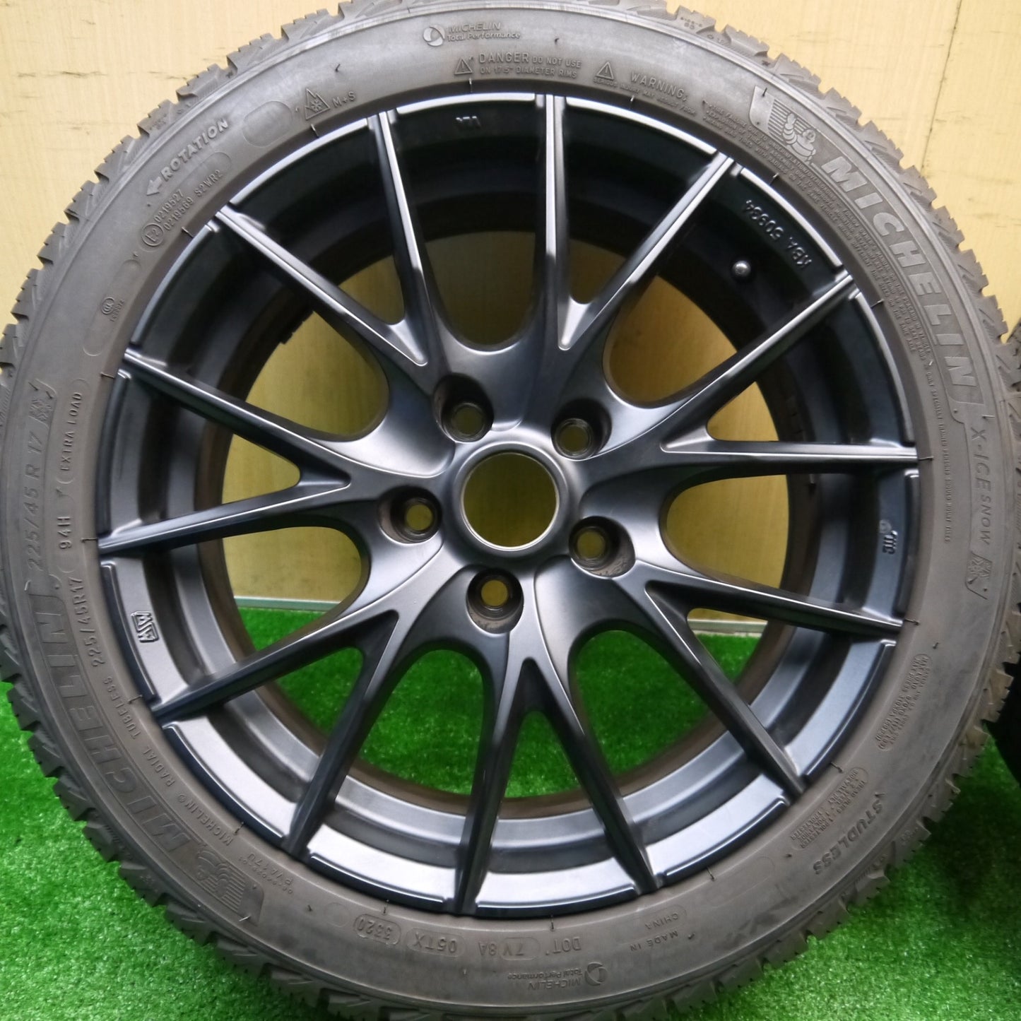バリ溝！キレイ！9.5分★ベンツ 等 O・Z MSW ML512 225/45R17 スタッドレス ミシュラン X-ICE SNOW 17インチ OZ PCD112/5H★5102007Hス