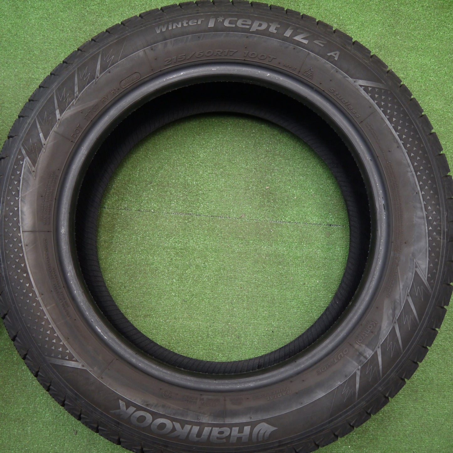 バリ溝！22年！9.5分★スタッドレス 215/60R17 ハンコック ウインターアイセプト IZ2A タイヤ 17インチ アルファード エスティマ エクストレイル 等★5121208Hスタ