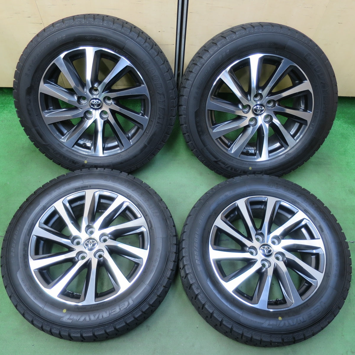 バリ溝！22年！キレイ！9.5分★トヨタ 30系 アルファード ヴェルファイア 純正 225/60R17 スタッドレス グッドイヤー アイスナビ7 17インチ PCD114.3/5H★5101703イス