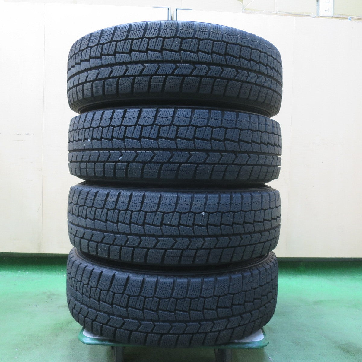 バリ溝！24年！キレイ！ほぼ10分★スタッドレス 175/65R15 ダンロップ ウインターマックス WM02 SEIN SS ザイン 15インチ PCD100/4H★6033104イス