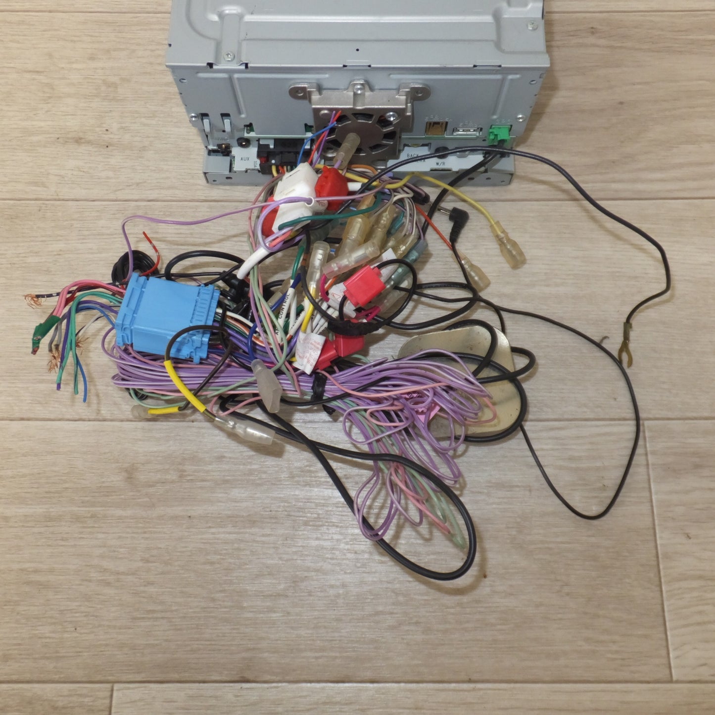 [送料無料] ★カロッツェリア carrozzeria AV一体型メモリーナビゲーション 楽ナビ AVIC-RZ112[31]★