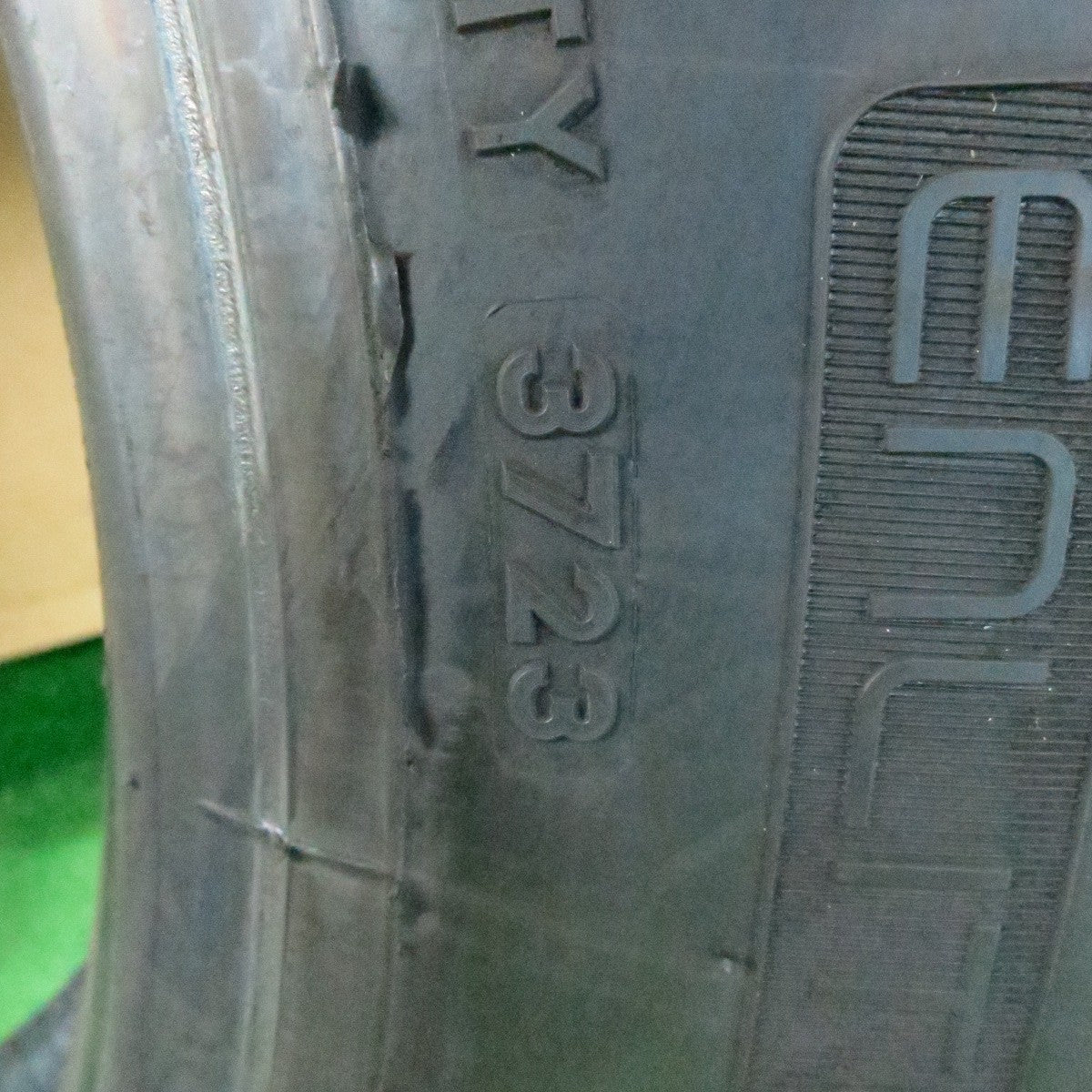 *送料無料* バリ溝！23年！9.5分★トラック タイヤ 245/70R19.5 136/134J スタッドレス ブリヂストン W999 19.5インチ★4050411ナス