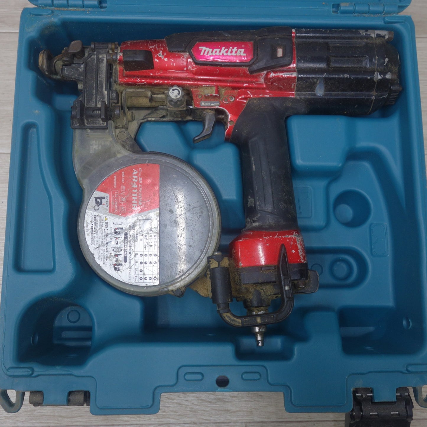 [送料無料] ◆マキタ 41mm 高圧 エア ビス 打ち機 AR411HR エアー ツール 工具 ネジ ねじ 打機 ケース 付き◆