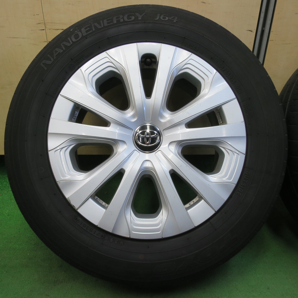 4本価格★トヨタ 50系 プリウス 純正 195/65R15 トーヨー ナノエナジー J64 グッドイヤー EfficientGrip ECO hybrid EG01 15インチ PCD100/5H★5051304イノ