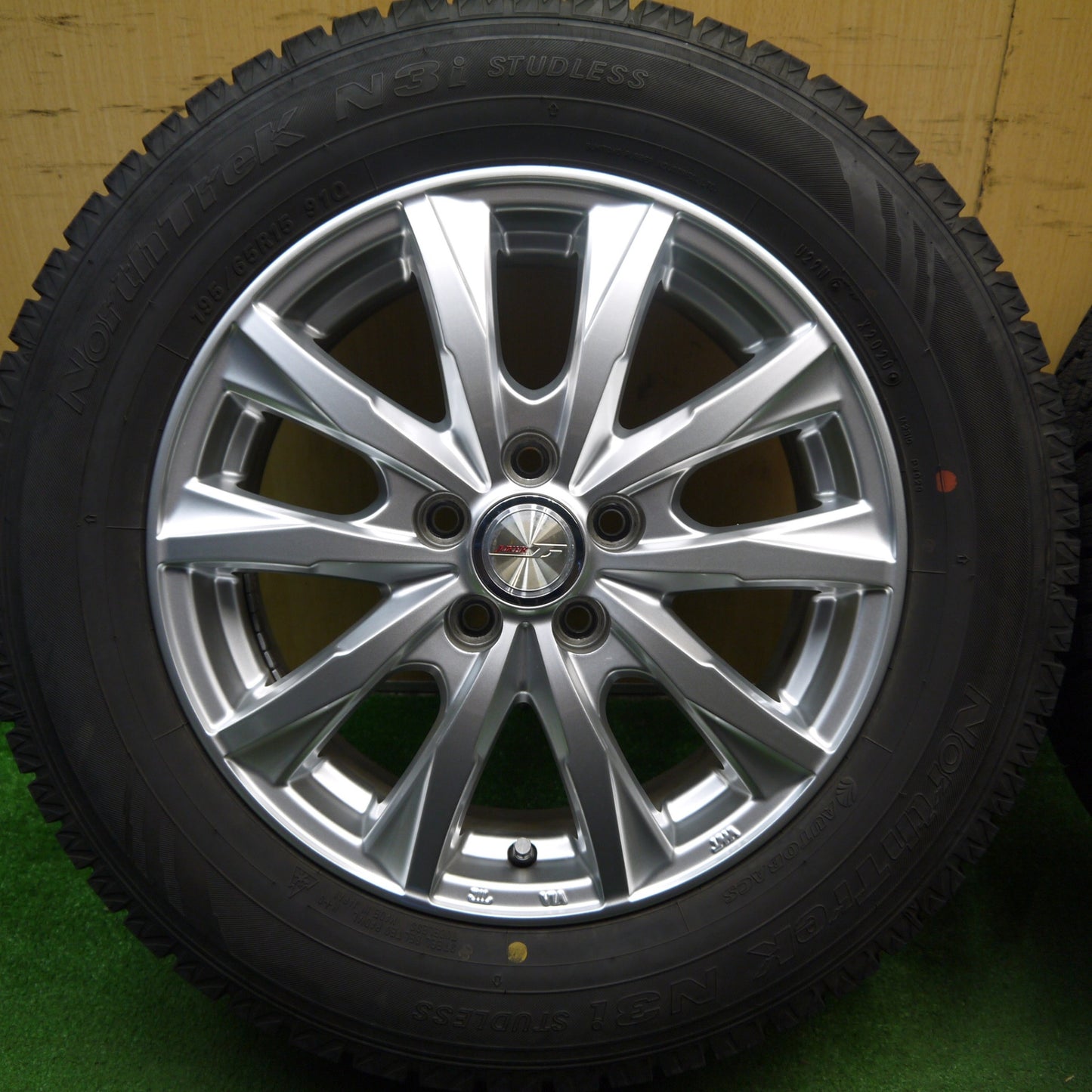 バリ溝！キレイ！9.5分以上★プリウス 等 195/65R15 スタッドレス オートバックス ノーストレック N3i JOKER ジョーカー 15インチ PCD100/5H★5060917Hス
