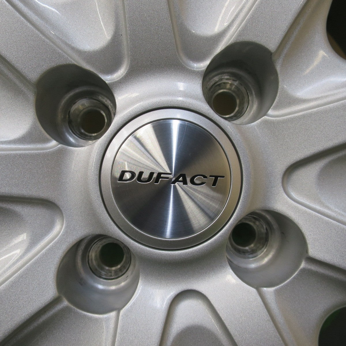 バリ溝！24年！キレイ！9.5分以上★スタッドレス 205/50R17 ダンロップ ウインターマックス 03 DUFACT デュファクト 17インチ PCD100/4H★6031105イス