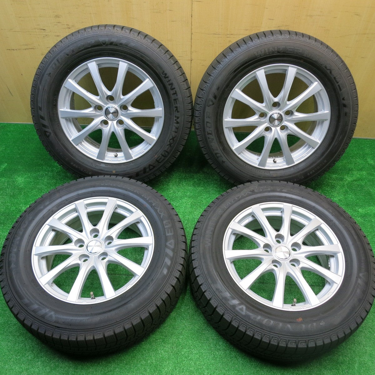 バリ溝！24年！キレイ！9.5分以上★40系 アルファード 等 225/65R17 スタッドレス ダンロップ ウインターマックス 03 ravrion RS01 ラブリオン 17インチ PCD120/5H★5100910HAス