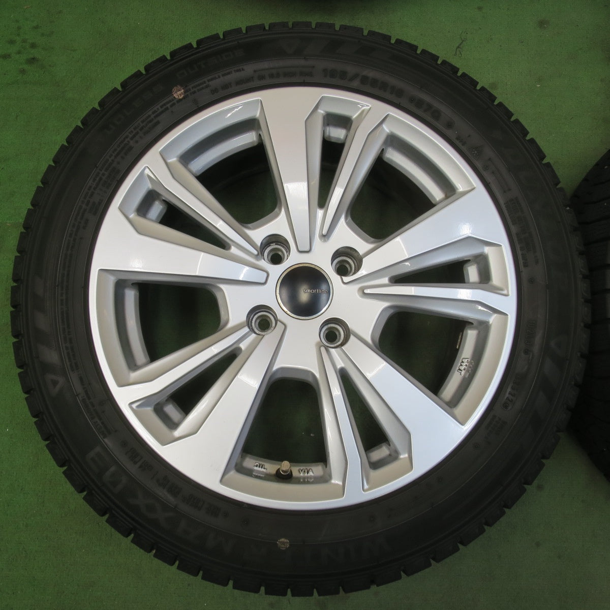 バリ溝！22年！キレイ！9.5分★プジョー 等 smartline 365 195/55R16 スタッドレス ダンロップ ウインターマックス 03 スマートライン 16インチ PCD108/4H★6021312イス