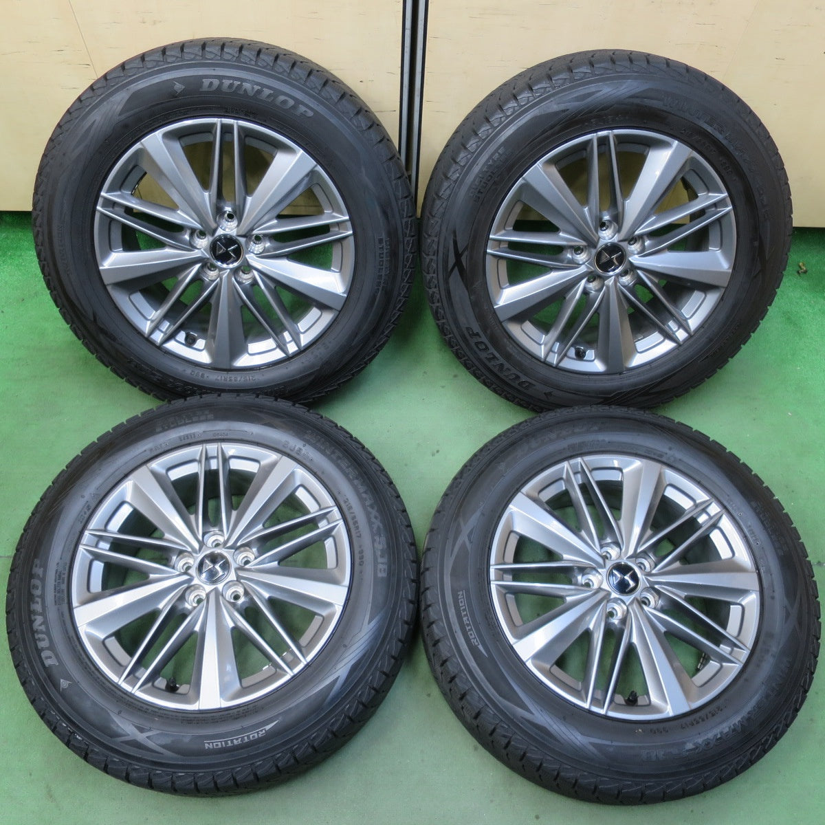 希少！バリ溝！23年！キレイ！9.5分★DS オートモビル DS4 純正 215/65R17 スタッドレス ダンロップ ウインターマックス SJ8+ 17インチ PCD108/5H★5120202イス
