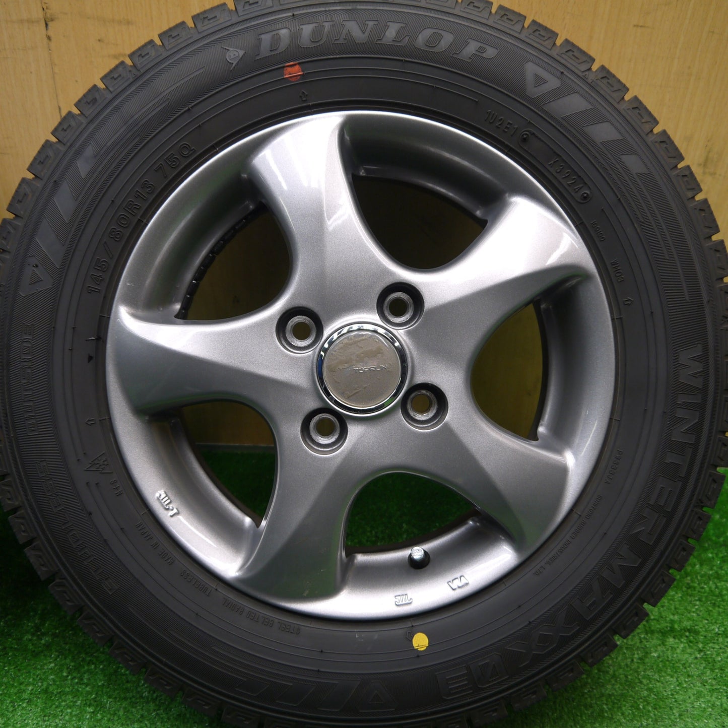バリ溝！24年！キレイ！8.5分★スタッドレス 145/80R13 ダンロップ ウインターマックス 03 TOPRUN トップラン 13インチ PCD100/4H★5103102Hス