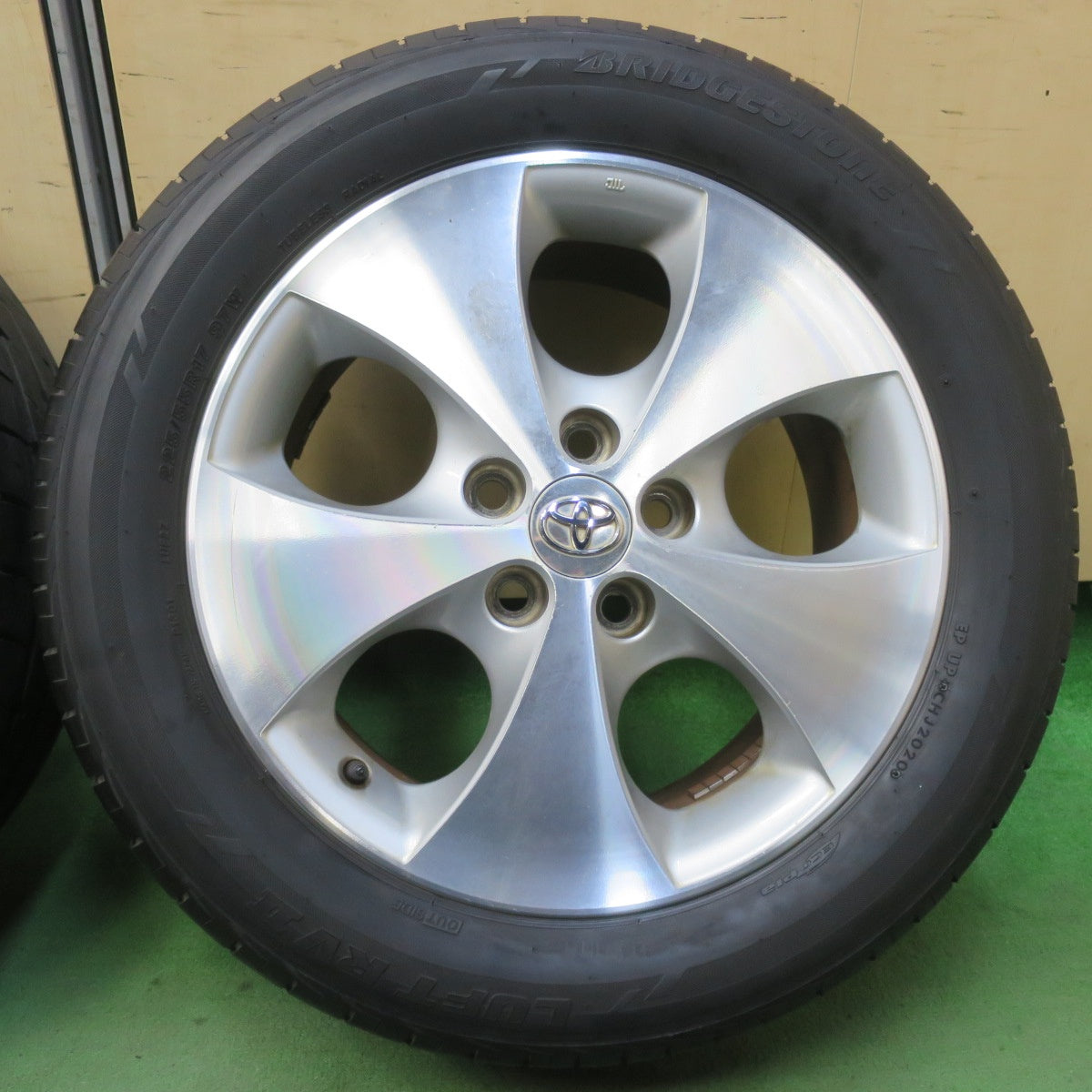 バリ溝！9.5分★トヨタ 10系 アルファード ヴェルファイア 純正 225/55R17 ブリヂストン LUFT RV2 17インチ PCD114.3/5H★5120205イノ